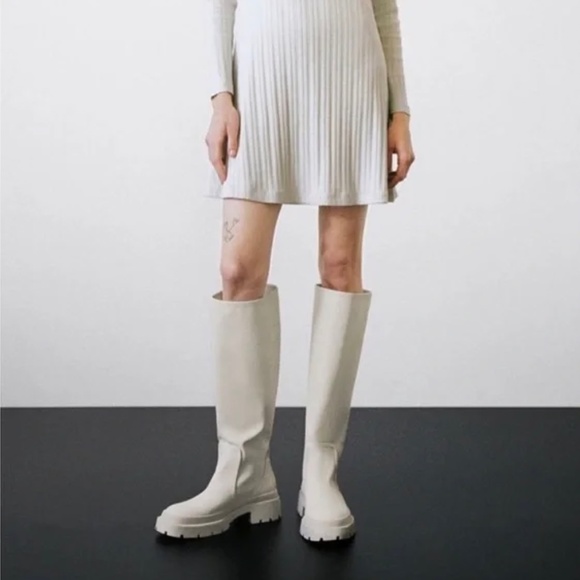 Zara Cream Off White Chunky Heel Rubberized Boot Ecru Oyster White Size 40 or 9 - Picture 9 of 11